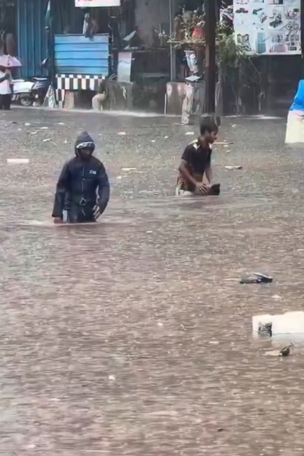  Heavy rain continues In Mumbai Photos16
