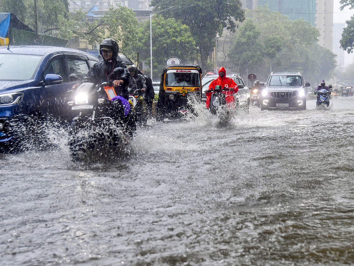  Heavy rain continues In Mumbai Photos5