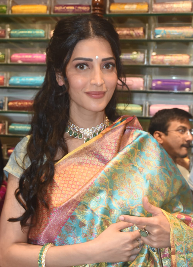 Shopping Mall Grand Opening By Actress Shruti Haasan At Nallagandla Photos10