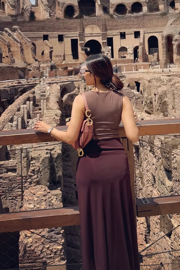 Dhanashree Verma shares lovely pictures from Her Rome vacation Photos8