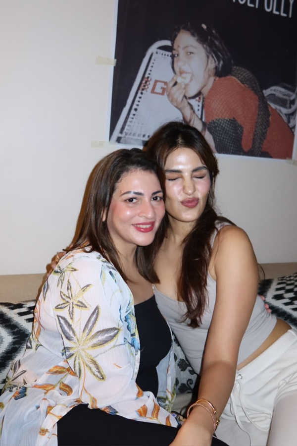 Rhea Chakraborty Has shared Beautiful moments from Her birthday celebration Photos6