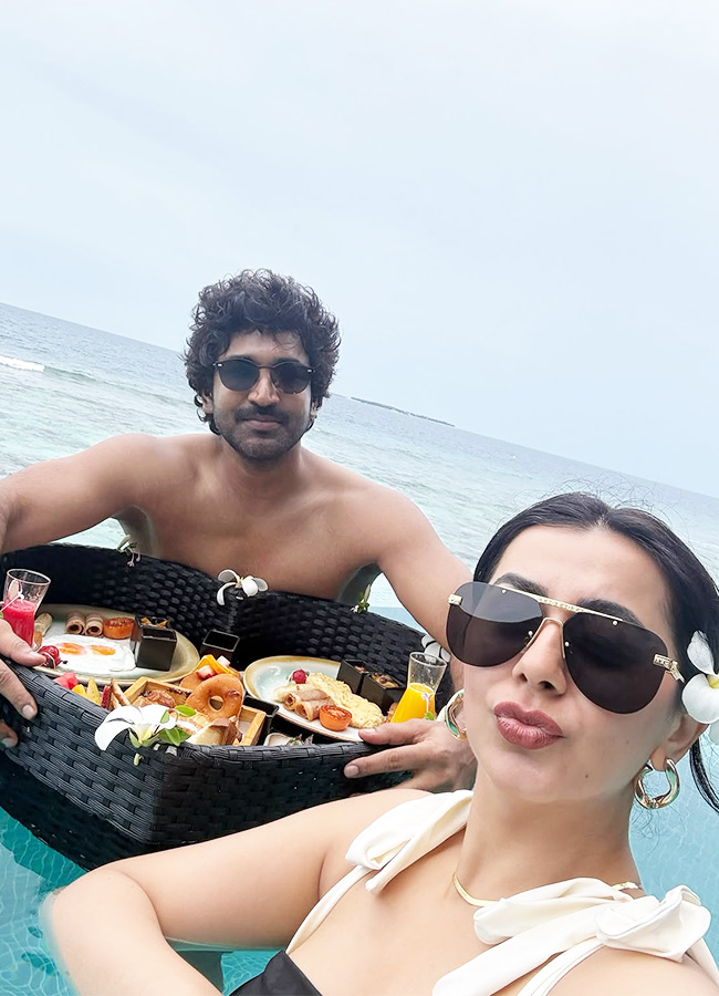 Hero-Heroine Couple Vacationing in the Maldives (Photos)8