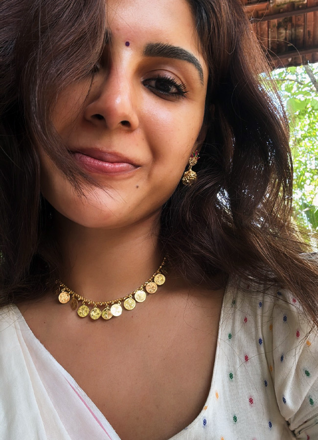 Samyuktha's Beauty Is Truly Unmatched! (Photos)11