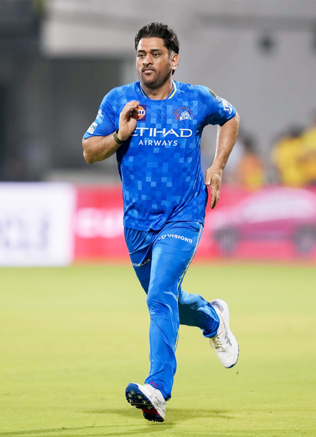 "Legendary Captain 'Mr. Cool' MS Dhoni: Rare Photos"11