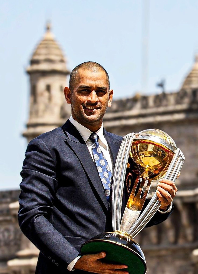 "Legendary Captain 'Mr. Cool' MS Dhoni: Rare Photos"2