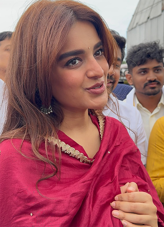 Actress Nidhhi Agerwal in Tirumala HD Photos12