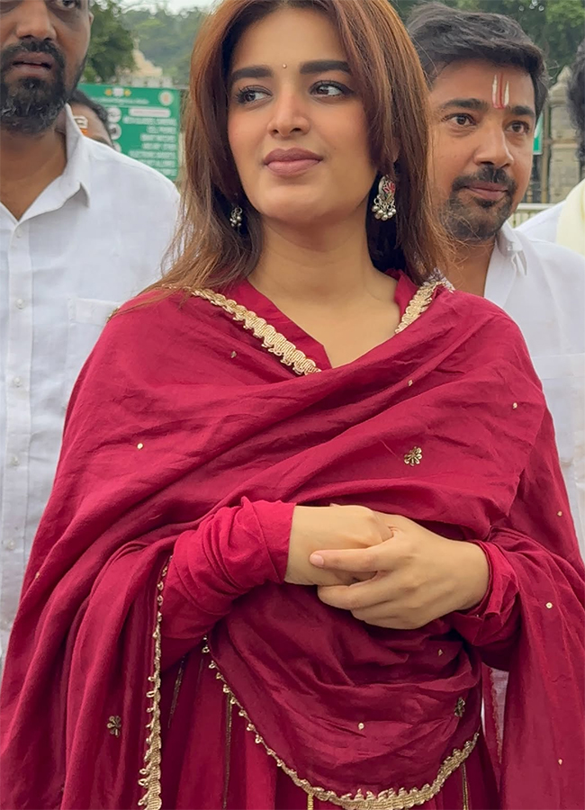 Actress Nidhhi Agerwal in Tirumala HD Photos14