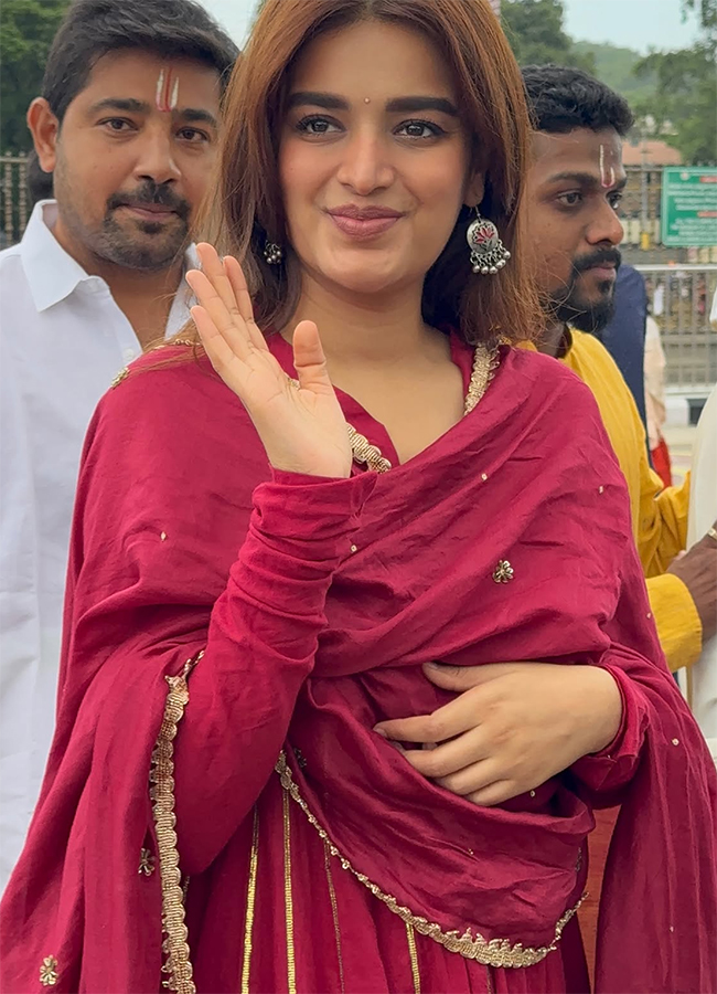 Actress Nidhhi Agerwal in Tirumala HD Photos3