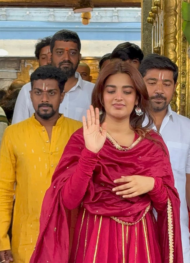 Actress Nidhhi Agerwal in Tirumala HD Photos4