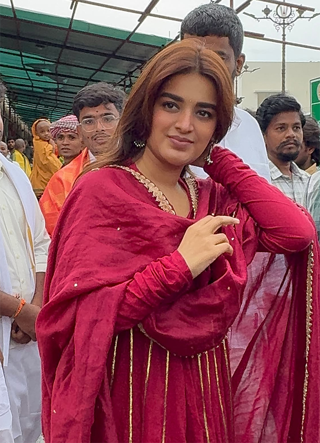 Actress Nidhhi Agerwal in Tirumala HD Photos5