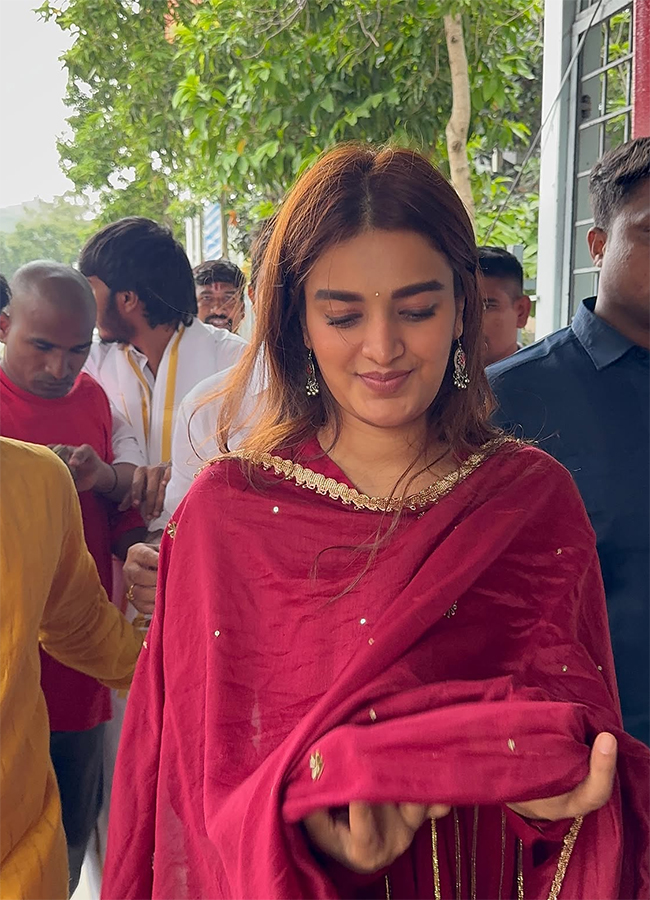 Actress Nidhhi Agerwal in Tirumala HD Photos6