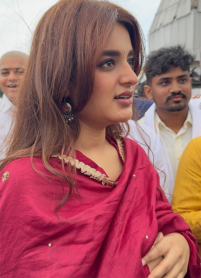 Actress Nidhhi Agerwal in Tirumala HD Photos7