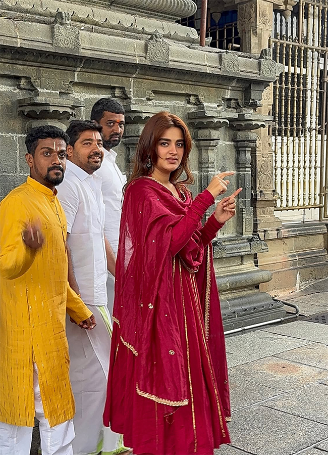 Actress Nidhhi Agerwal in Tirumala HD Photos9