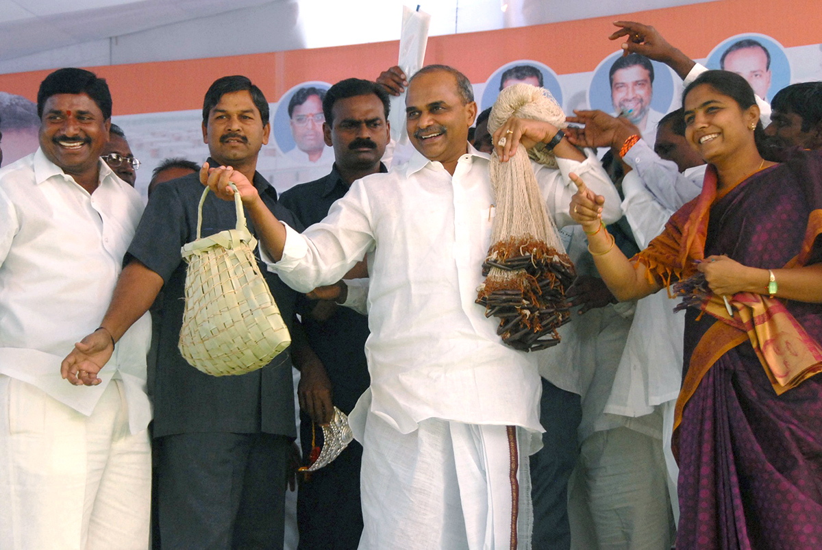 Remembering YS Rajasekhara Reddy on His Birth Anniversary Photos7