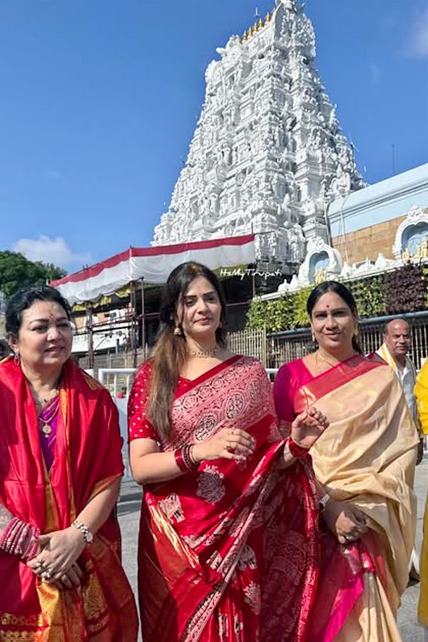 Anchor Sreemukhi Visited Tirumala Photos11