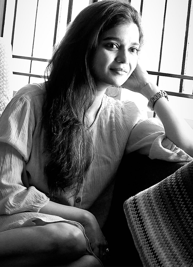 Colors Swathi announces marriage to director Srikanth Nagothi12