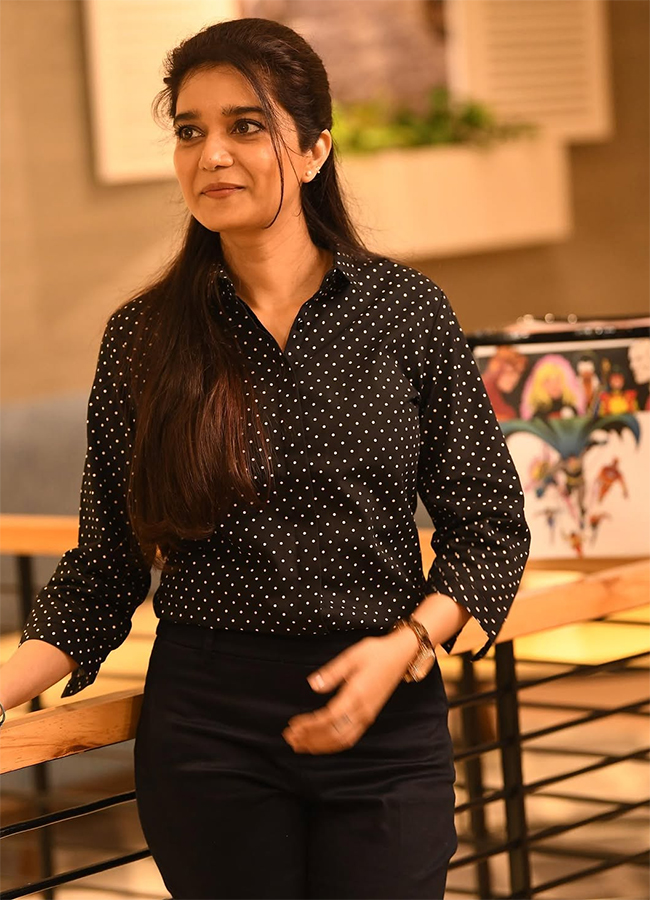 Colors Swathi announces marriage to director Srikanth Nagothi8