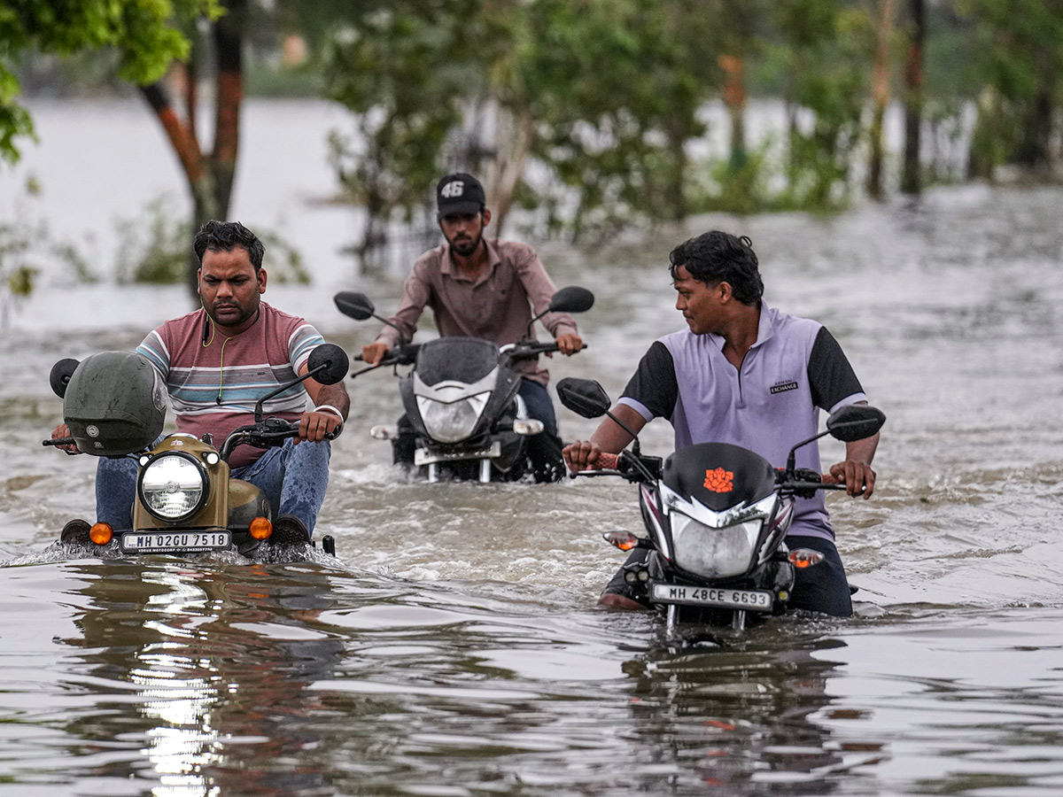 Heavy Rains in Maharashtra Viral Photos24