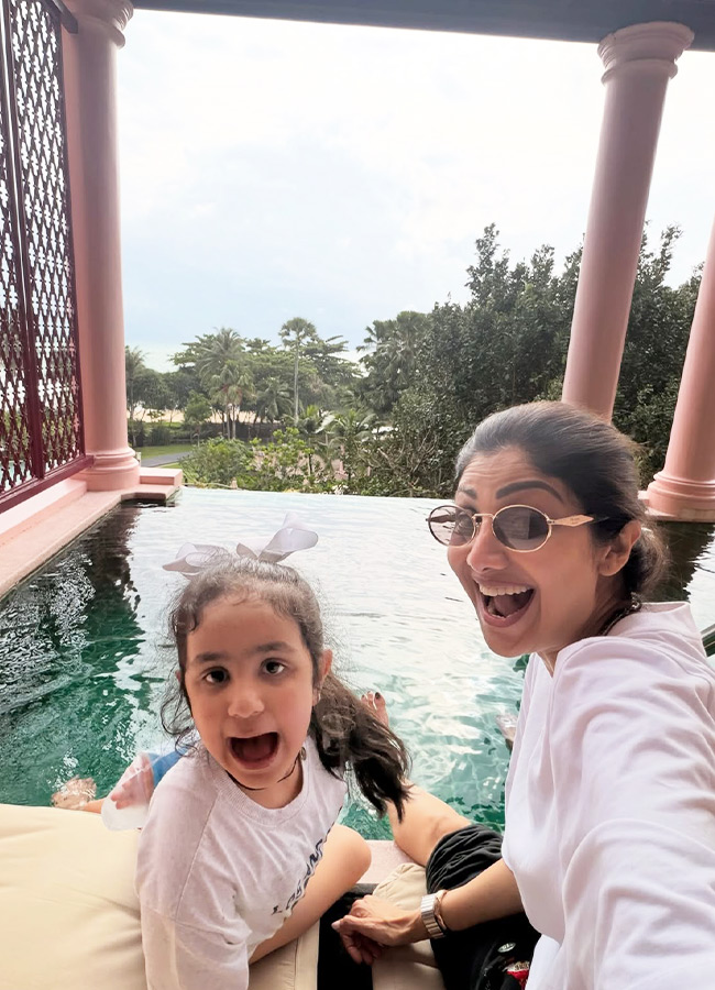 Heroine Enjoys a Memorable Trip with Three Generations Photos2
