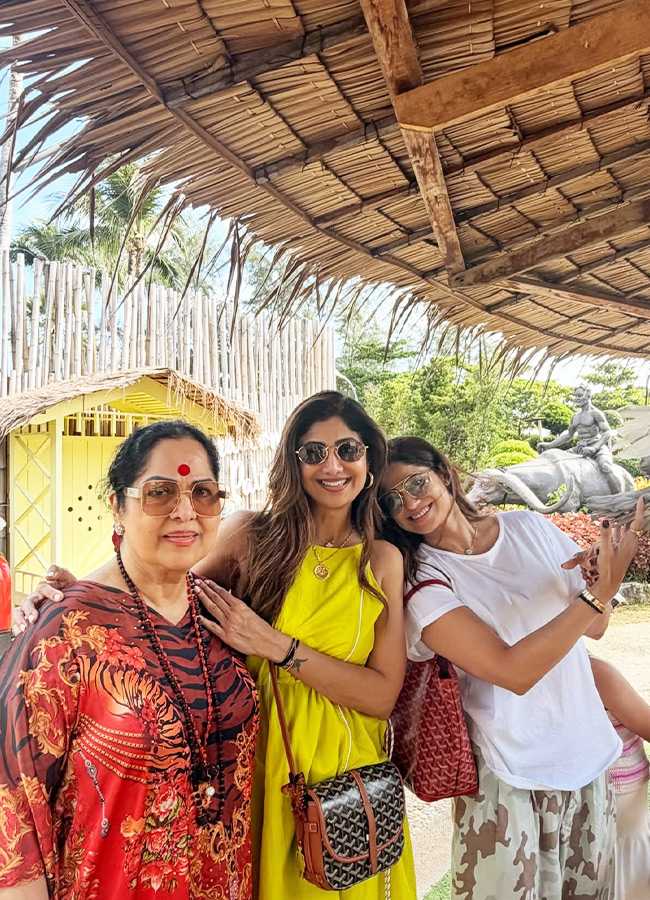 Heroine Enjoys a Memorable Trip with Three Generations Photos6