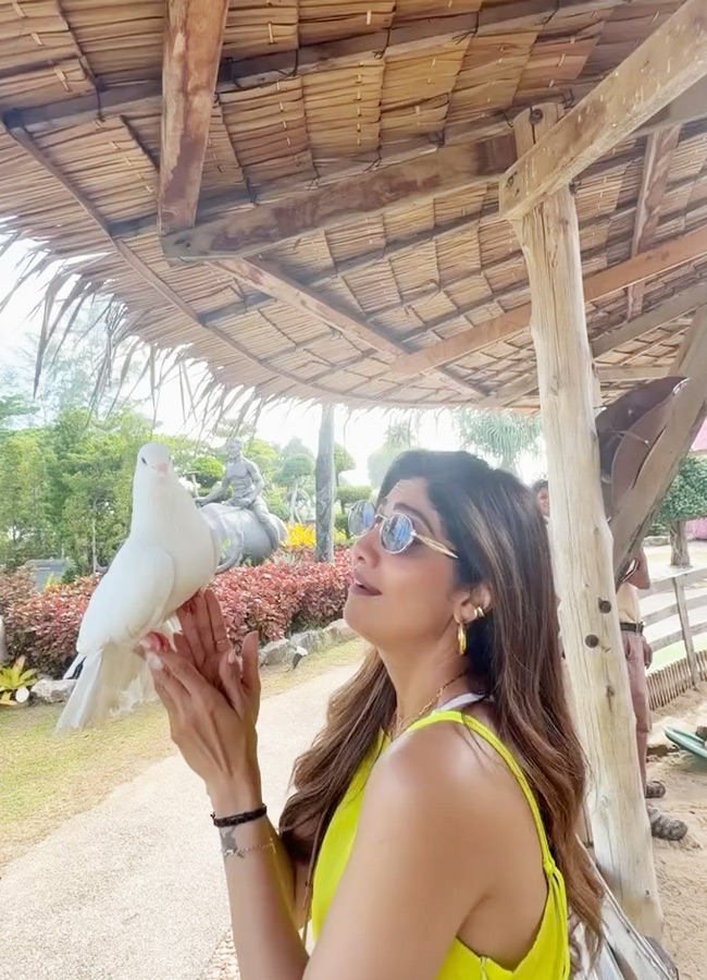 Heroine Enjoys a Memorable Trip with Three Generations Photos8