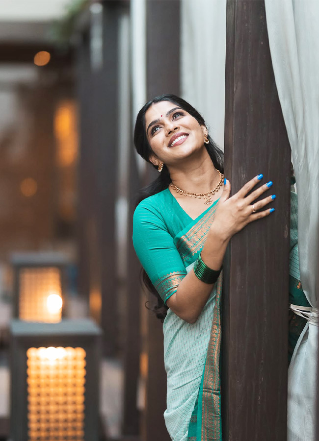 Trending Beauty Swasika Stuns in a Saree Photos12