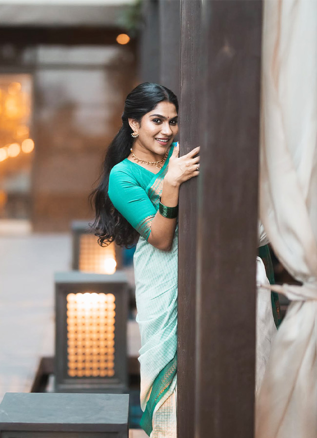 Trending Beauty Swasika Stuns in a Saree Photos15