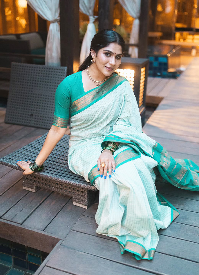 Trending Beauty Swasika Stuns in a Saree Photos7