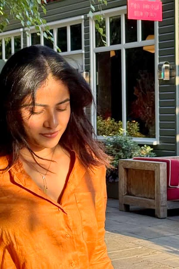 Actress Vaishnavi Chaitanya Enjoing In vacation Photos6