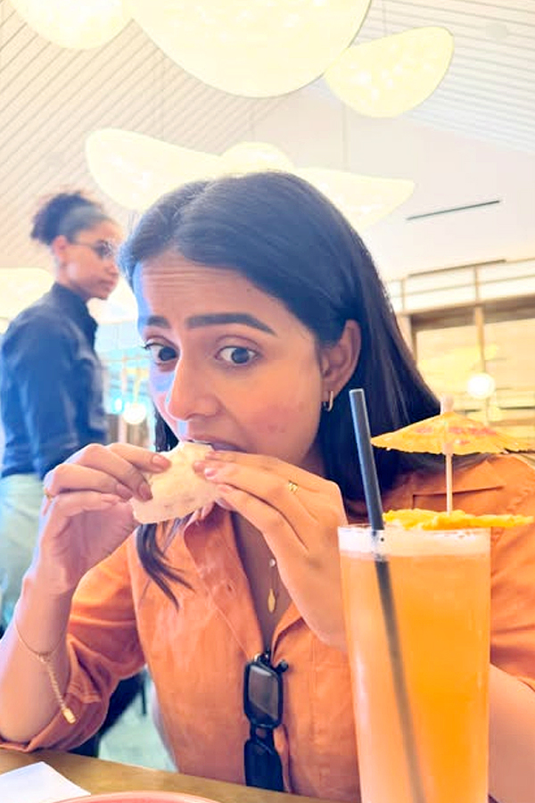 Actress Vaishnavi Chaitanya Enjoing In vacation Photos7