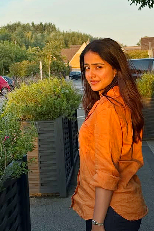 Actress Vaishnavi Chaitanya Enjoing In vacation Photos9
