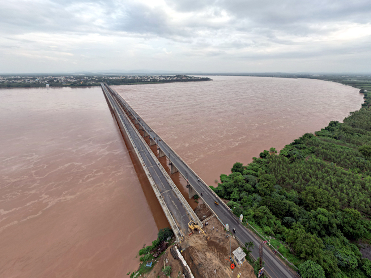 Godavari in Spate First Danger Warning Issued at Bhadrachalam12