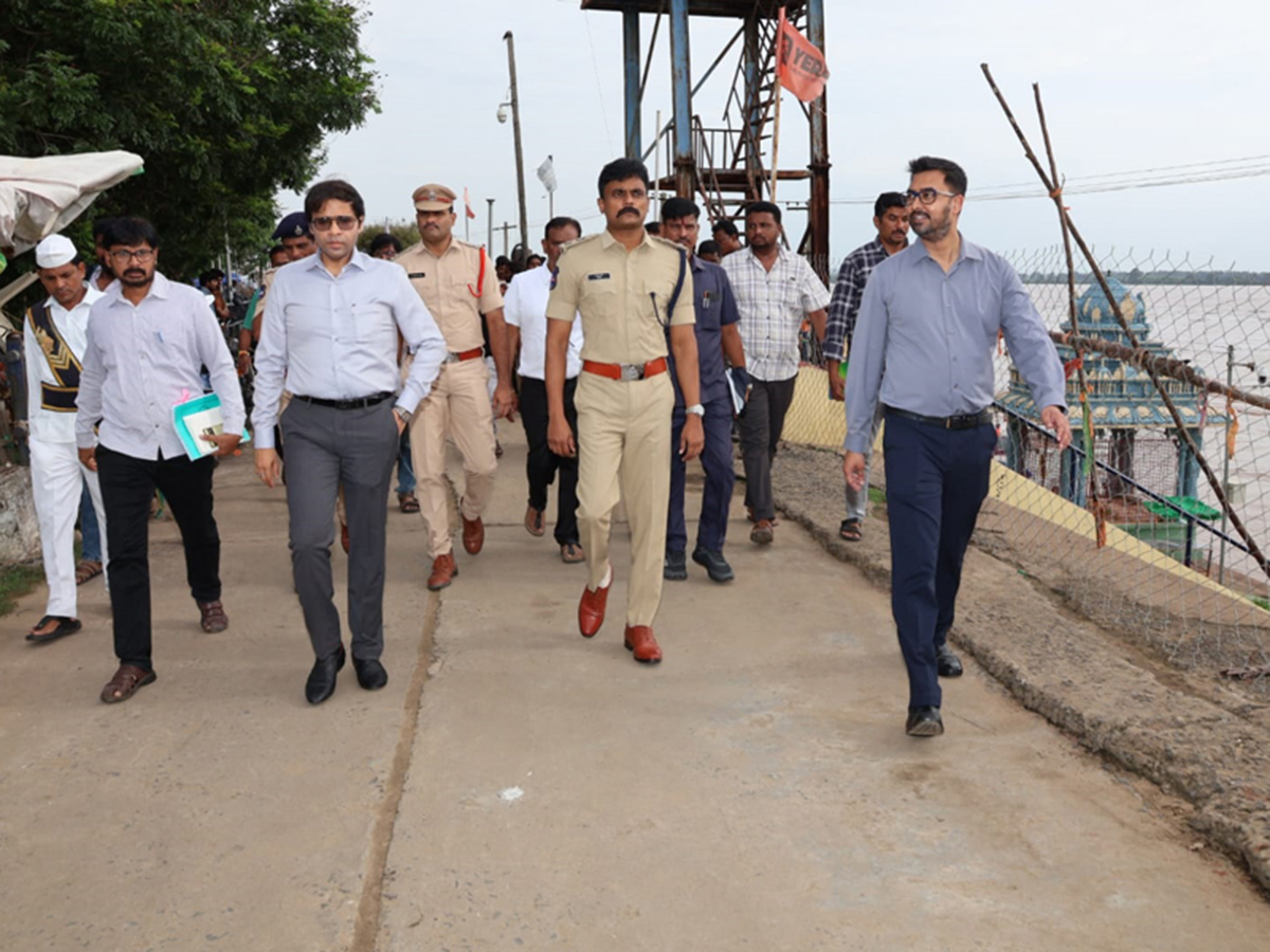 Godavari in Spate First Danger Warning Issued at Bhadrachalam4