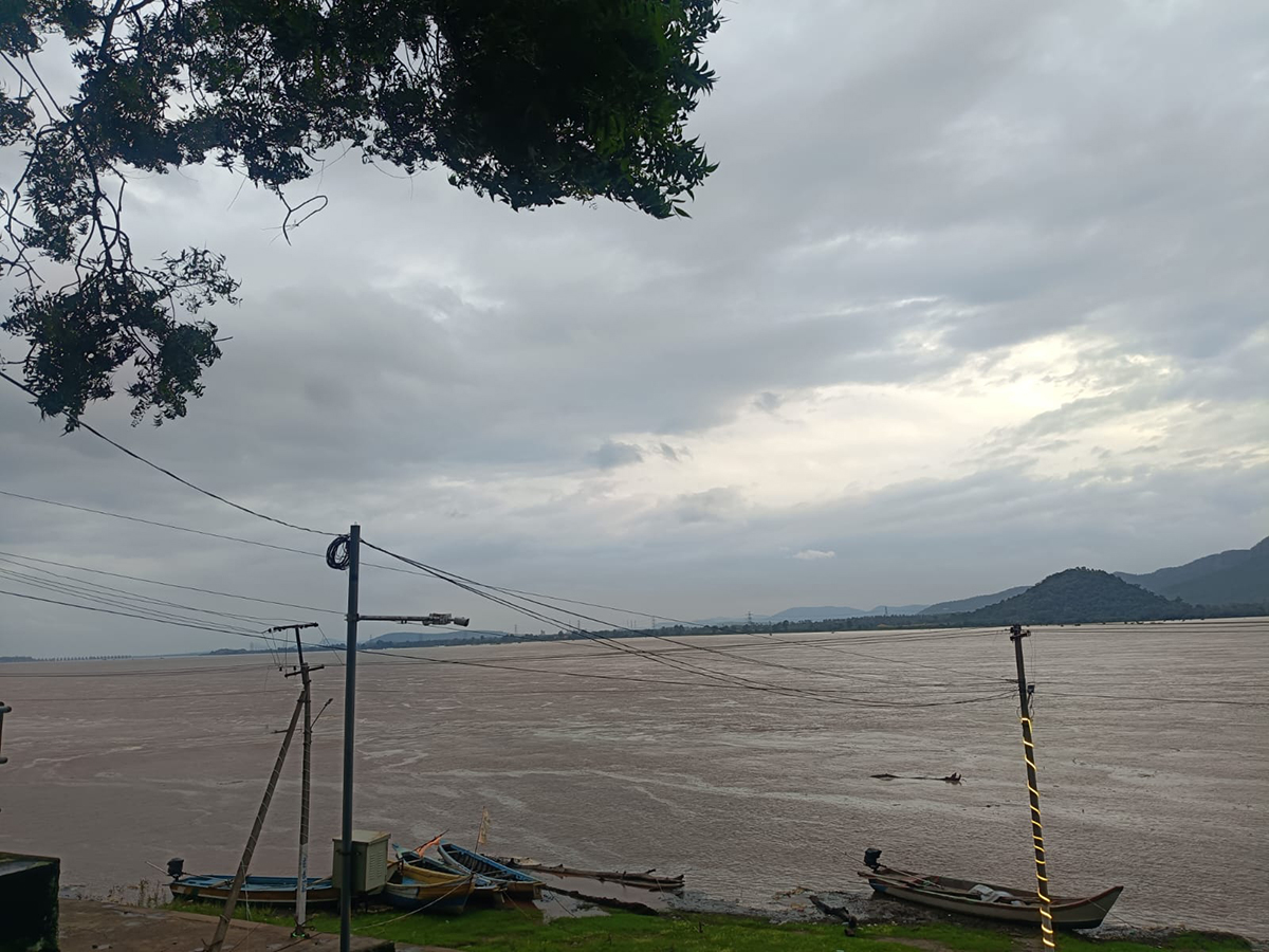 Godavari in Spate First Danger Warning Issued at Bhadrachalam6