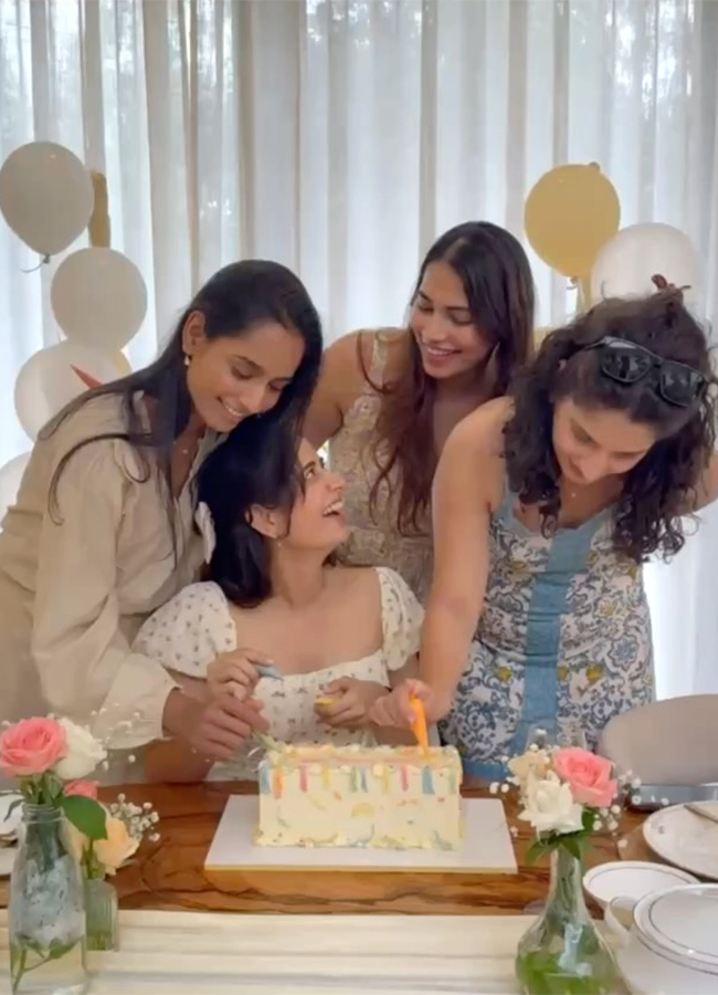 Actress Ashika Ranganath birthday party photos viral15