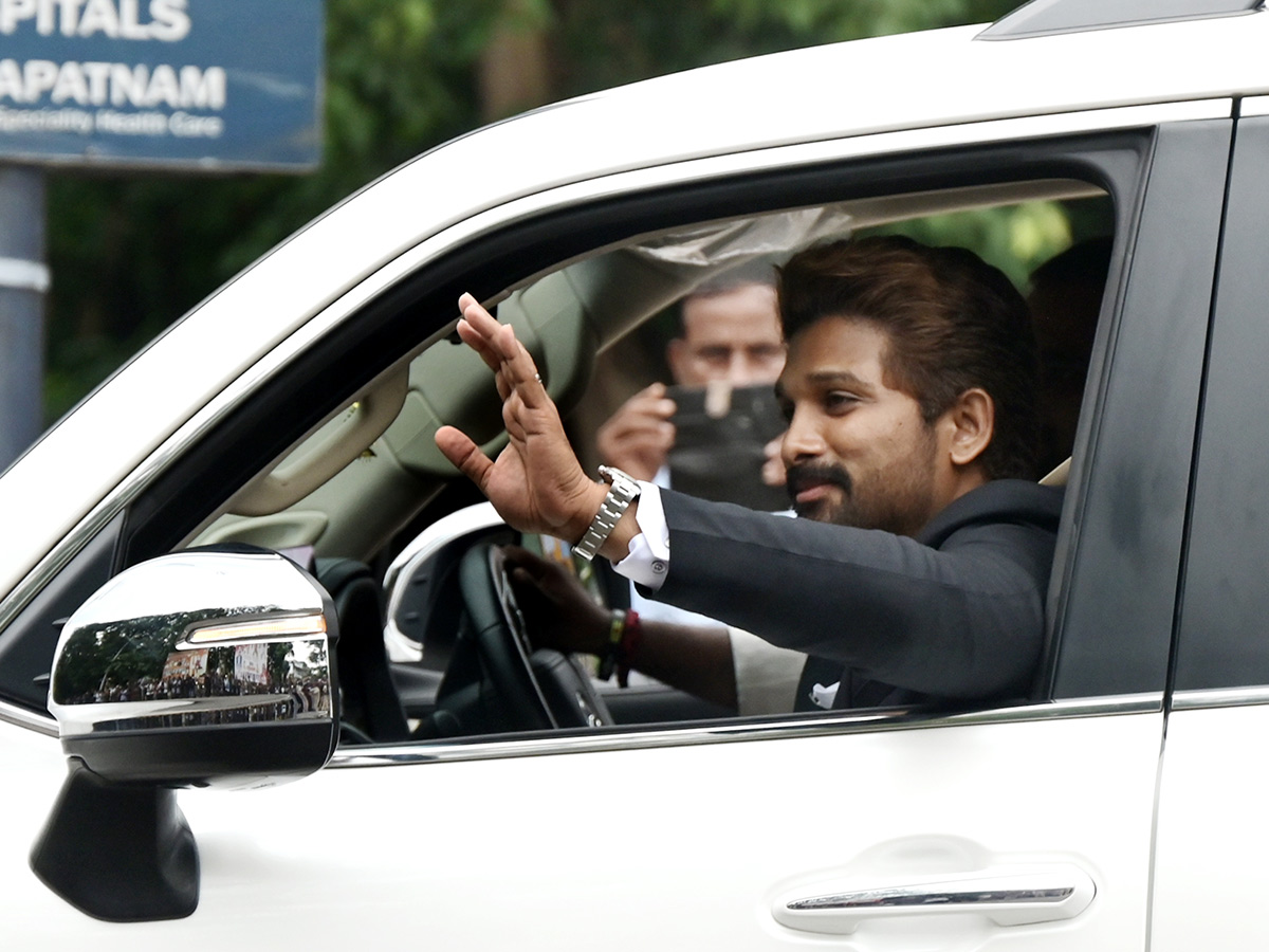Allu Arjun AAA Cinemas Grand Opening Event Vizag2