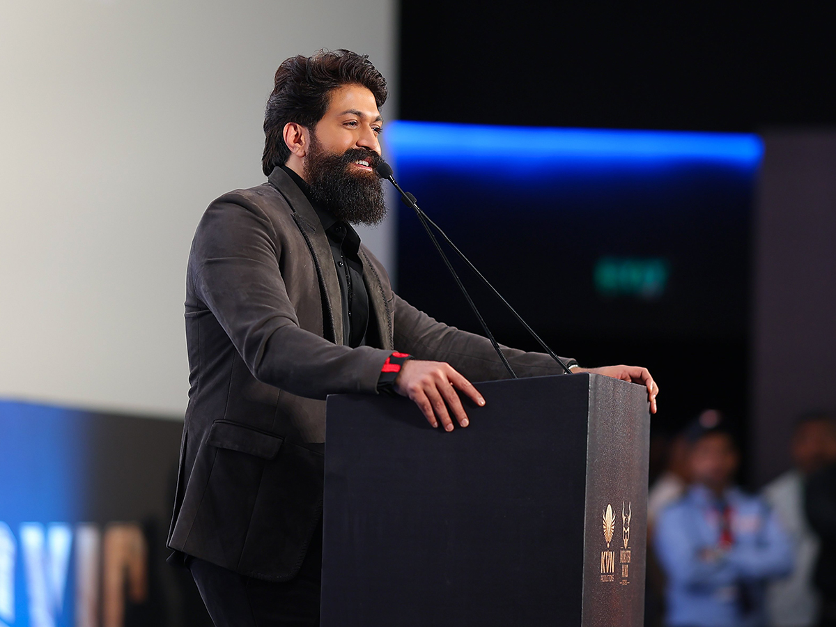 Rocking Star Yash Toxic Movie Trailer Launch Event HD Photos3