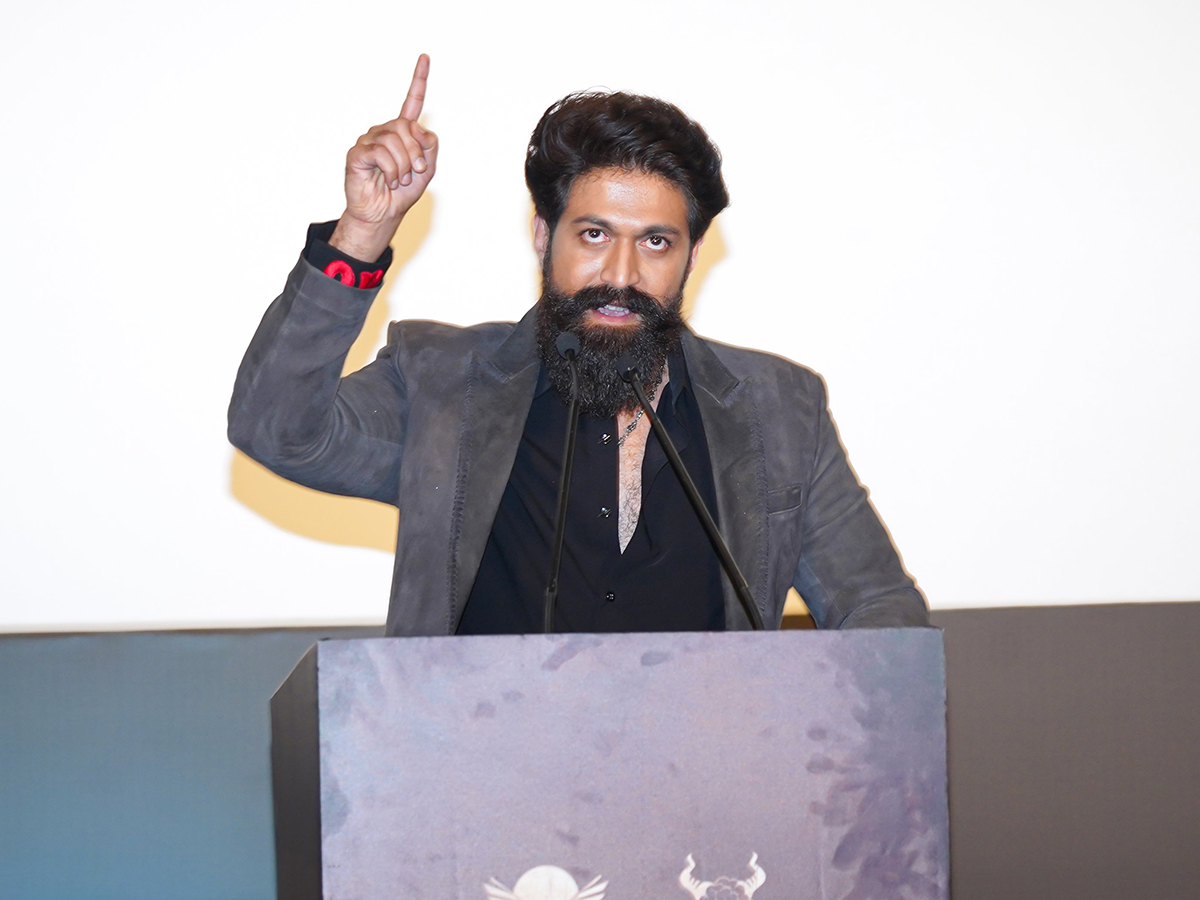 Rocking Star Yash Toxic Movie Trailer Launch Event HD Photos4