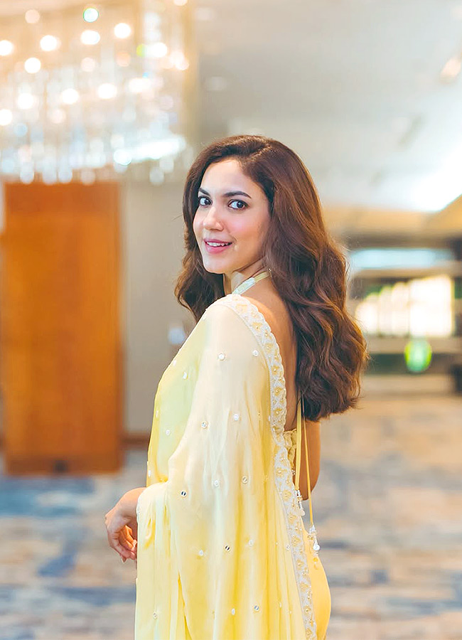 Actress Ritu Varma looks glamorous in a yellow saree Photos5