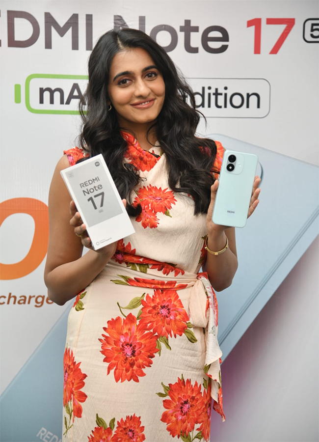 Actress Maanasa Choudhary Launches Xiaomi REDMI Note 17 5G Cellbay Hyderabad14