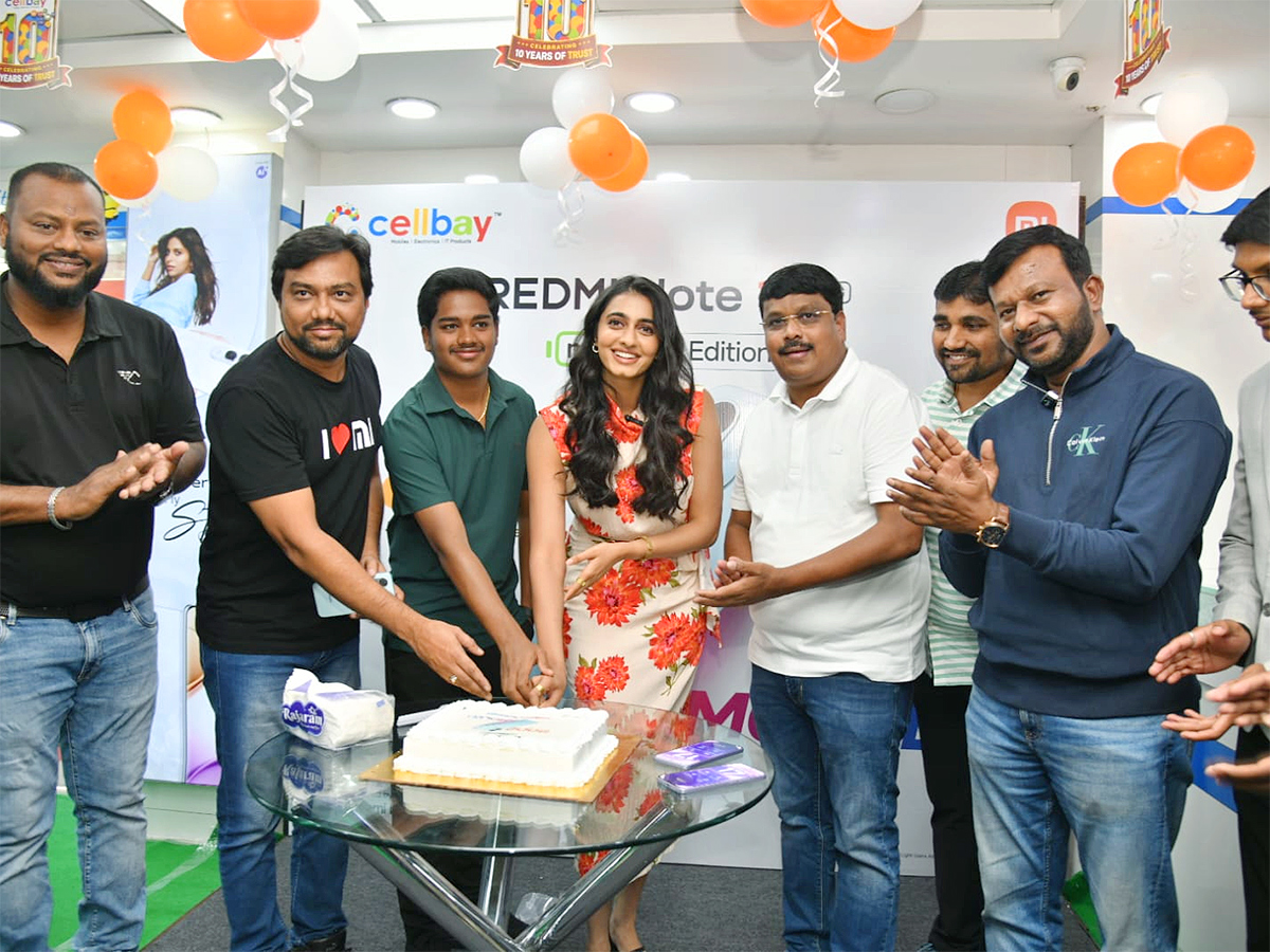 Actress Maanasa Choudhary Launches Xiaomi REDMI Note 17 5G Cellbay Hyderabad15