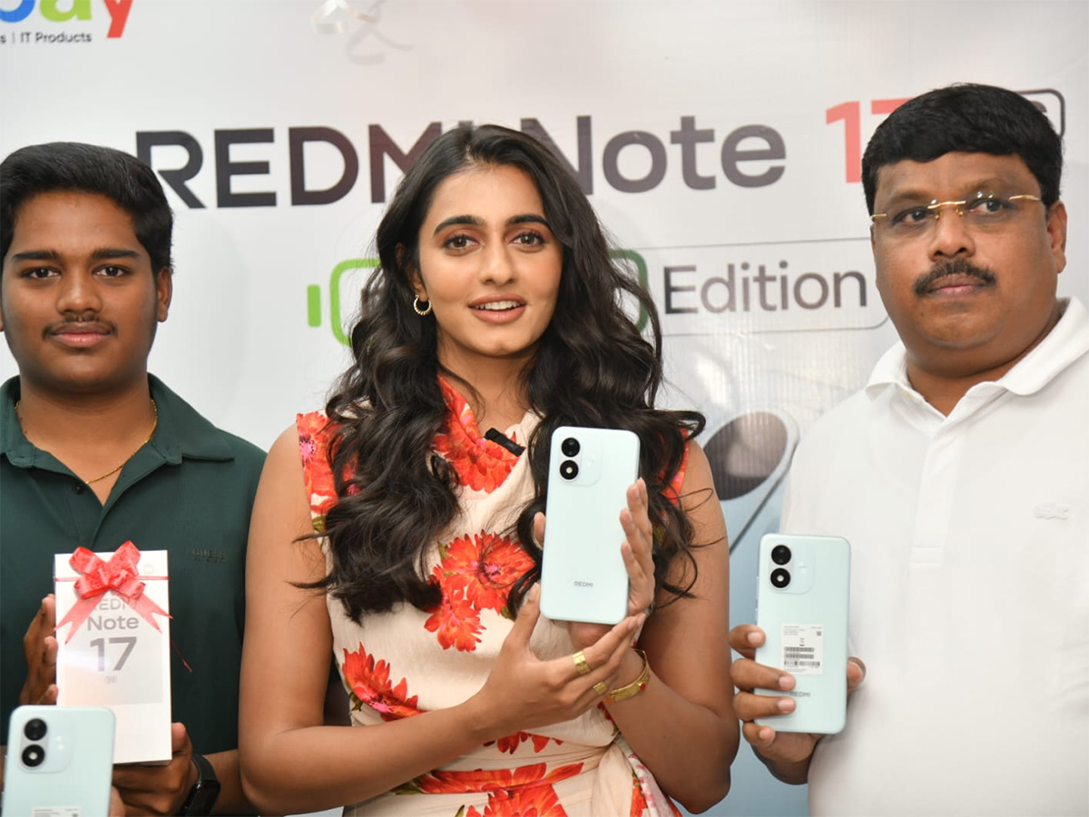 Actress Maanasa Choudhary Launches Xiaomi REDMI Note 17 5G Cellbay Hyderabad16