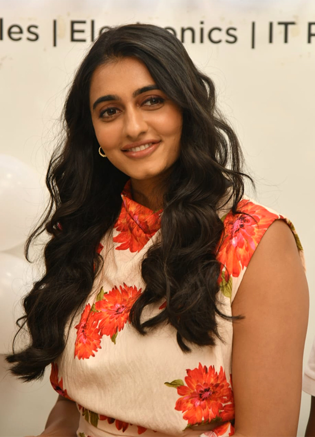 Actress Maanasa Choudhary Launches Xiaomi REDMI Note 17 5G Cellbay Hyderabad18