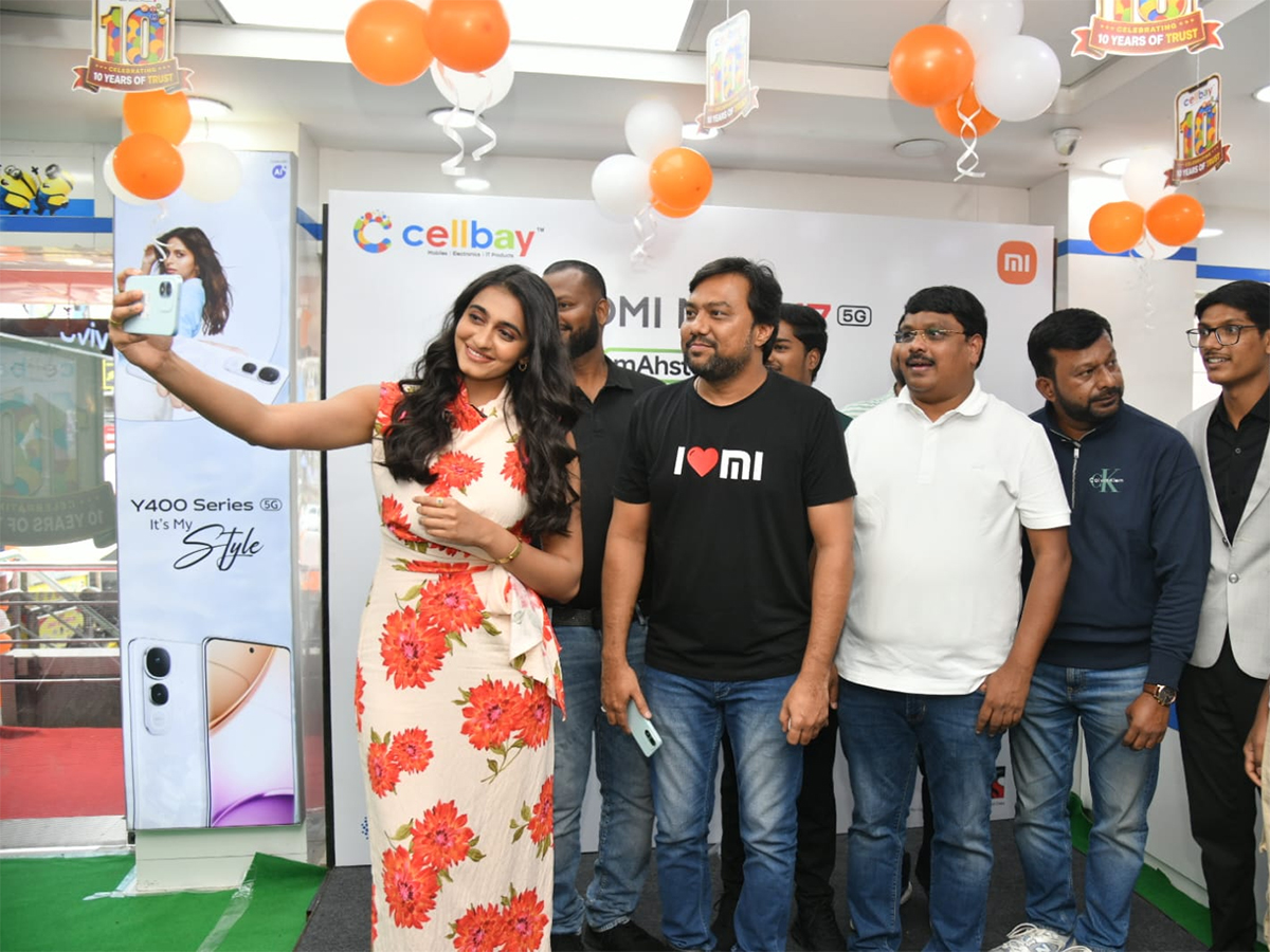 Actress Maanasa Choudhary Launches Xiaomi REDMI Note 17 5G Cellbay Hyderabad20