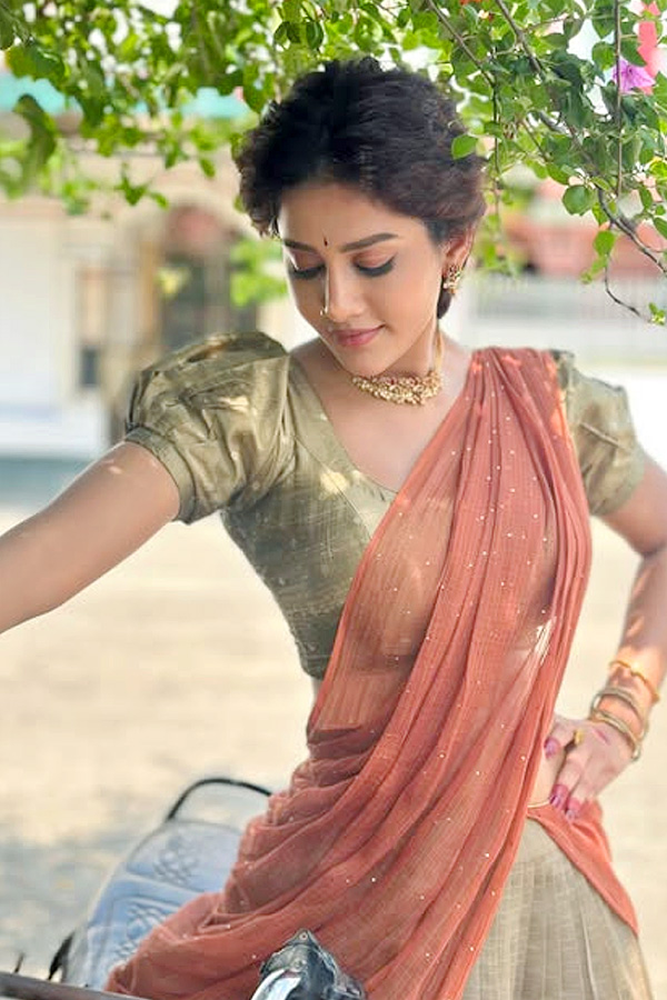 Actress Nabha Natesh Latest Stunning Looks: Photos3