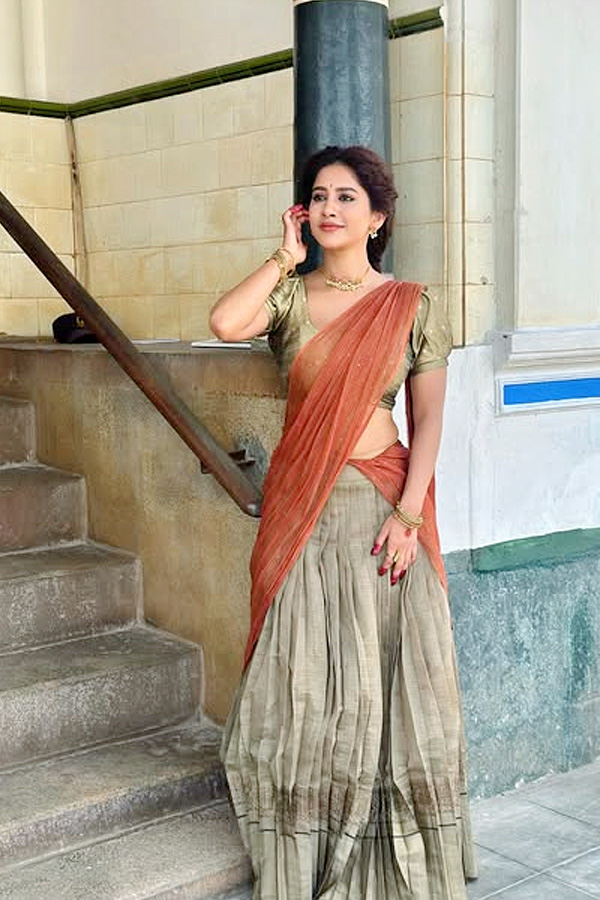 Actress Nabha Natesh Latest Stunning Looks: Photos4