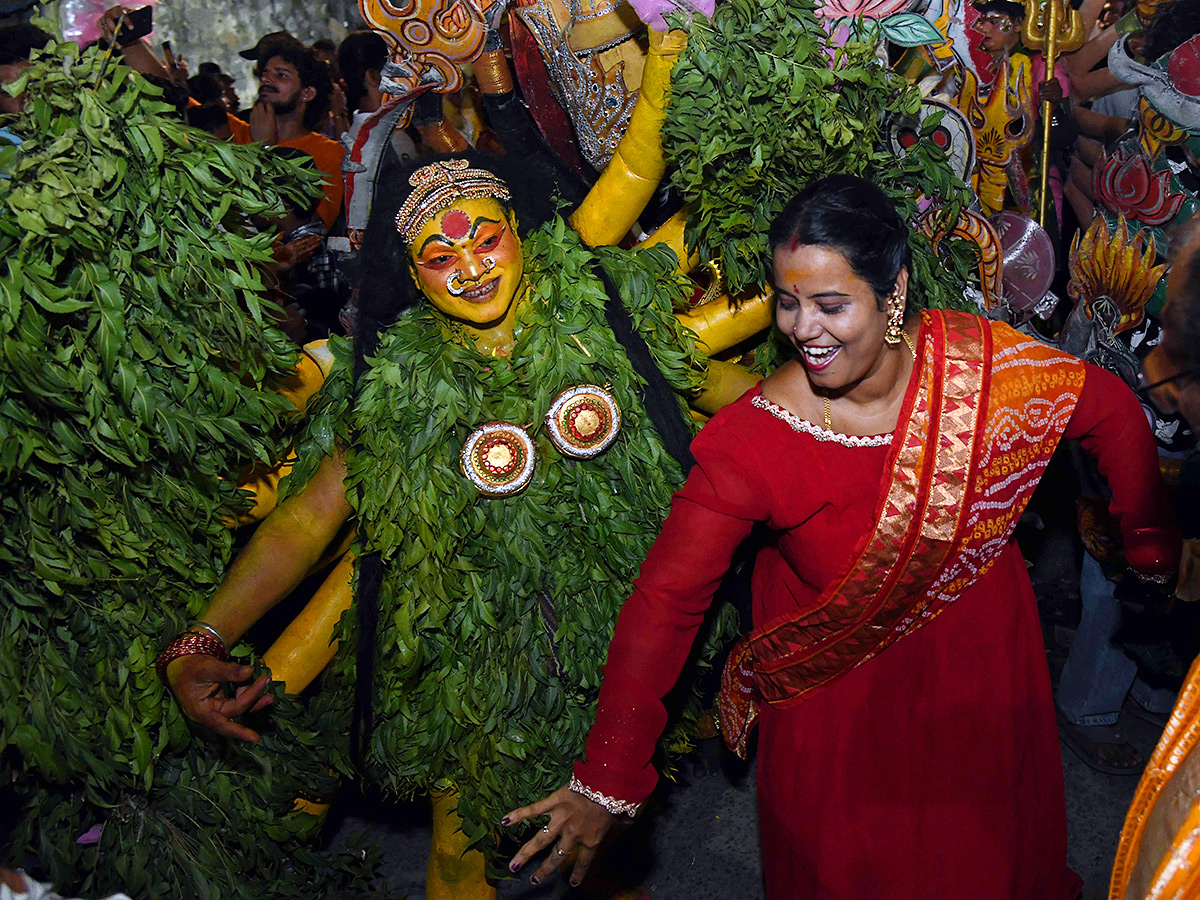 Hyderabad : Lal Darwaza Bonalu 2026 HD Photos13