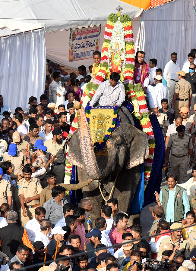 Hyderabad : Lal Darwaza Bonalu 2026 HD Photos32