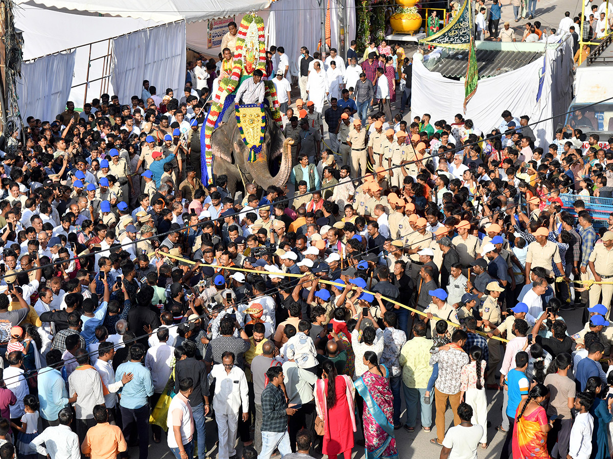 Hyderabad : Lal Darwaza Bonalu 2026 HD Photos38