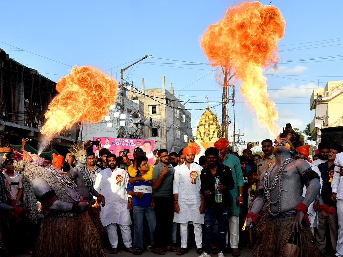 Hyderabad : Lal Darwaza Bonalu 2026 HD Photos45